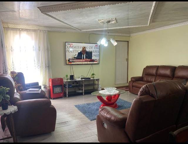 8 BEDROOM HOUSE FOR SALE IN EZIBELENI